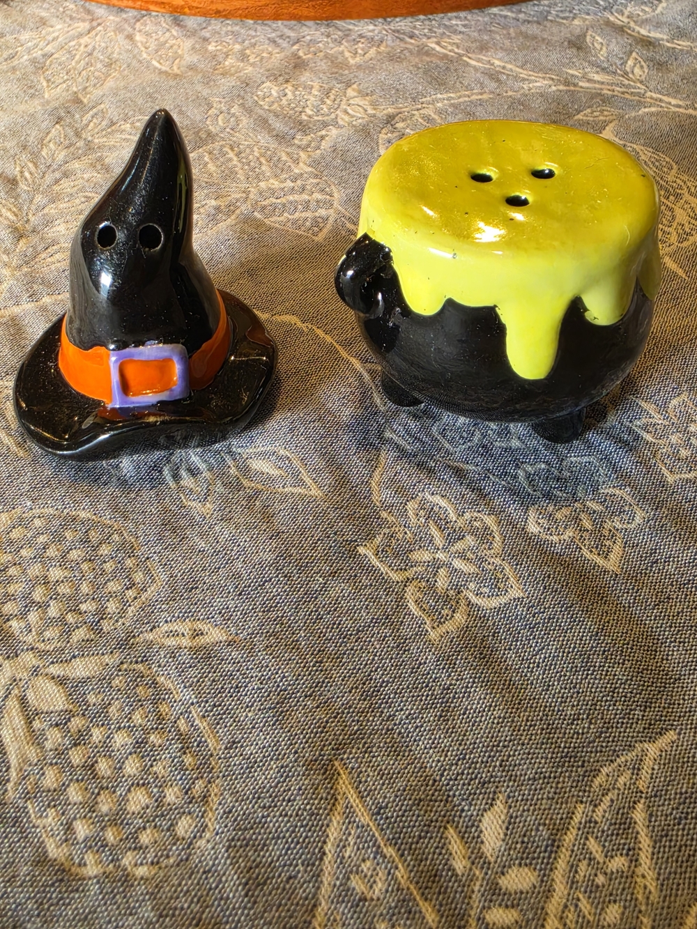 Witch Hat & Cauldron Salt & Pepper Shaker Set Halloween Spooky Season